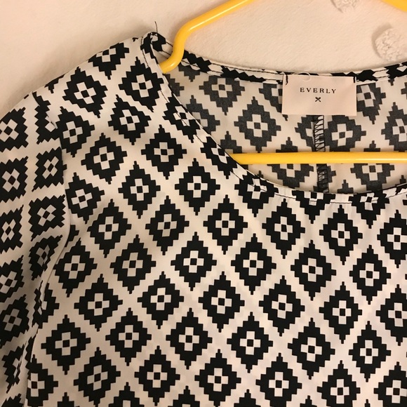 Patterned top - Picture 2 of 2